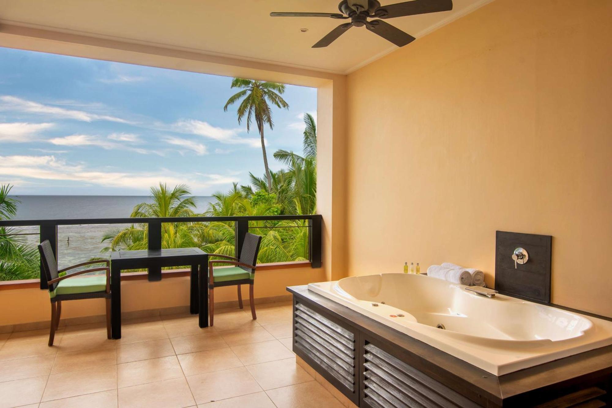 Doubletree By Hilton Seychelles Allamanda Resort & Spa Takamaka Exterior foto