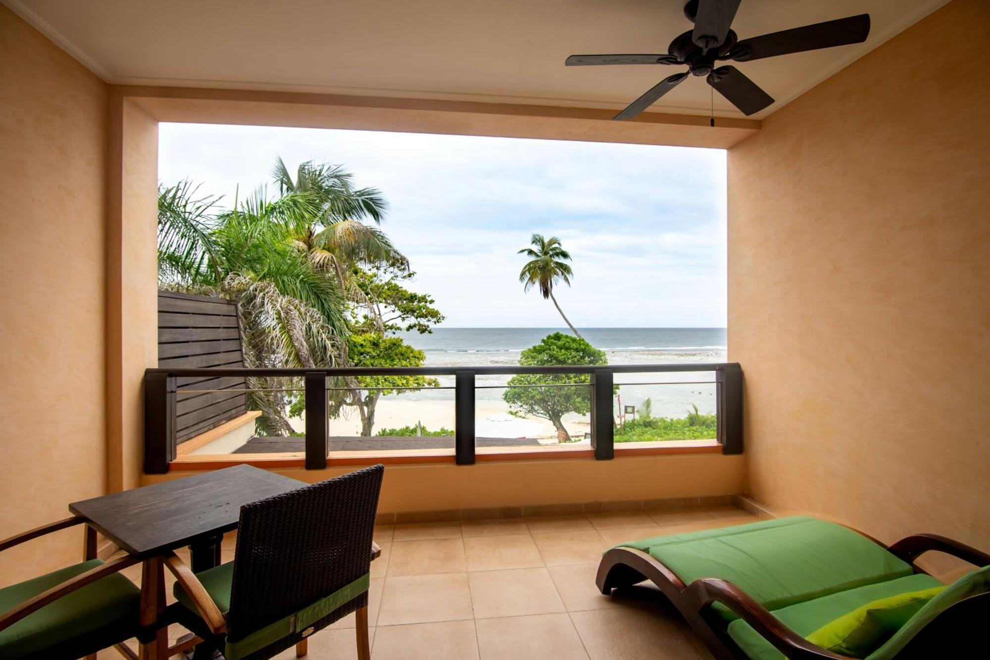 Doubletree By Hilton Seychelles Allamanda Resort & Spa Takamaka Exterior foto